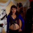 Parodie de la désormais célèbre chanson de Katie Perry I kissed a girl, I kissed a nerd fleure bon le Darth Vader frippon et les batailles de polochon entre stormtrooper....
