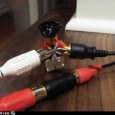 Un Lego pour les connecter tous Il vous manque une prise de raccordement pour votre système de son ? Un petit bonhomme en Lego et hop, problème fixé !