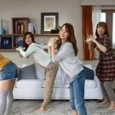 De jeunes japonaises pour promouvoir Just Dance Wii Le Japon va connaître une version Just Dance boostée à la J-pop et c’est le groupe, ou plutôt une (toute) petite partie du groupe AKB48 qui se charge de convaincre...