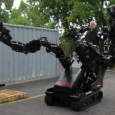 Les fans de Méchas vont être aux anges ! Il fallait que ça arrive. Tous les geeks qui ont fantasmé sur les méchas, les robots d’Aliens, de Matrix ou d’Avatar vont voir leurs rêves les plus fous se réaliser....