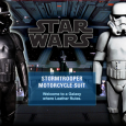 Faites de la moto en tenue de Stormtrooper ! Décidément, on devrait inventer une nouvelle règle : tout ce qui existe, existe forcément en version Star Wars ! Après le parapluie sabre laser, voici la tenue intégrale pour faire...
