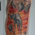 Un tatouage Star Wars façon Salvador Dali Croiser le style surréaliste de Salvador Dali avec l’univers de Star Wars, c’était déjà osé. Mais se le tatouer en plus sur le flanc, là, je dis respect ! C’est puis...