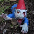 Chers geeks, l‘été approche et il est temps de penser à sa décoration extérieure pour embellir son balcon ou son jardin. Rendre les voisins jaloux et faire flipper leurs gamins...