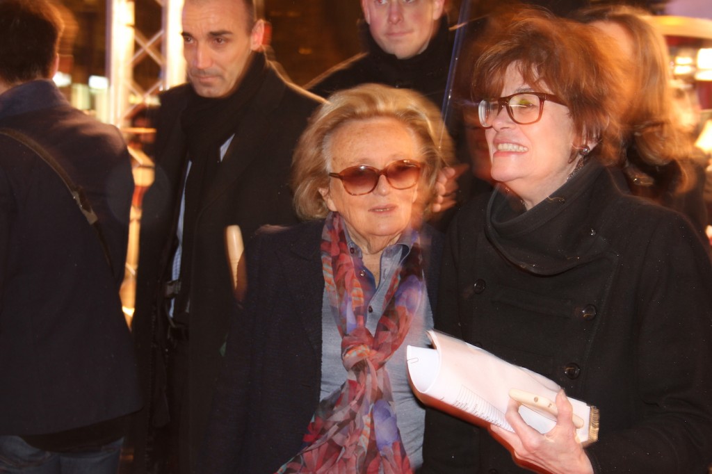On a reconnu Bernadette Chirac malgré ses lunettes de soleil